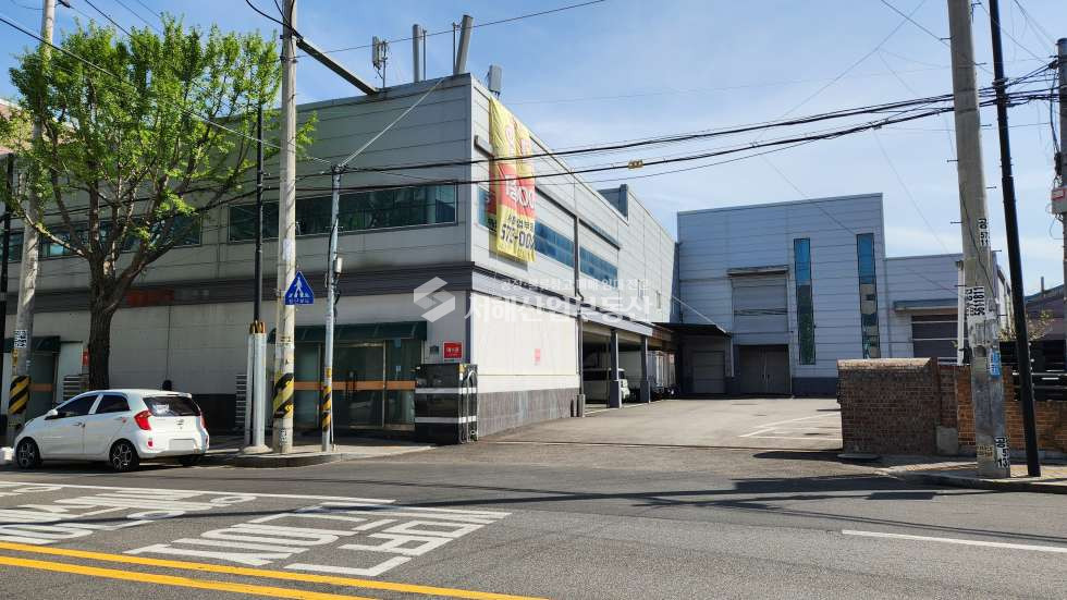 인천 미추홀구 도화동 2동 도화동 건물 면적 많은 공장 및 창고, 대지 1200평, 건물 1717평, 2층 건물, 20m 도로접 매매 매물번호 10120 사진 1