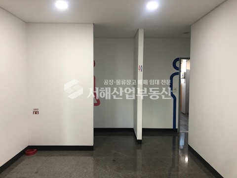 인천 검단구 오류동 가,나동 오류동 아라뱃길 공장 및 물류창고, 북청라ic 인접, 대지 965평, 건물 1266평(가동+나동), 현 임대중(26.03월만기) 매매 매물번호 10203 사진 15