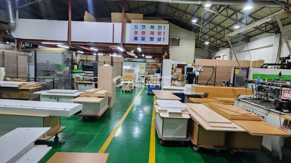 인천 서해구 가좌동 사용면적이 넓은 공장 및 창고 대지498평, 건물267평+천막265평 월세 매물번호 10565 사진 1