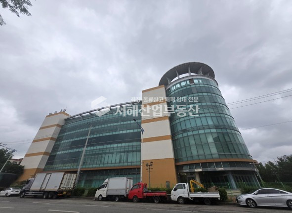 인천 제물포구 항동7가 판매 및 창고, 주차장, 차진입램프- 3층2958평 , 교통요충지, 즉시입주 월세 매물번호 10576 사진 2