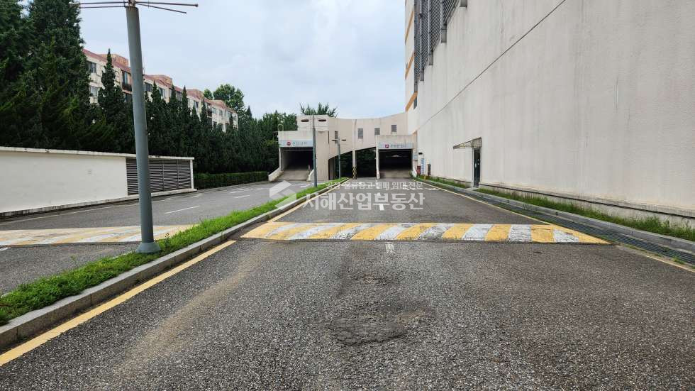 인천 제물포구 항동7가 판매 및 창고, 주차장, 차진입램프- 3층2958평 , 교통요충지, 즉시입주 월세 매물번호 10576 사진 9