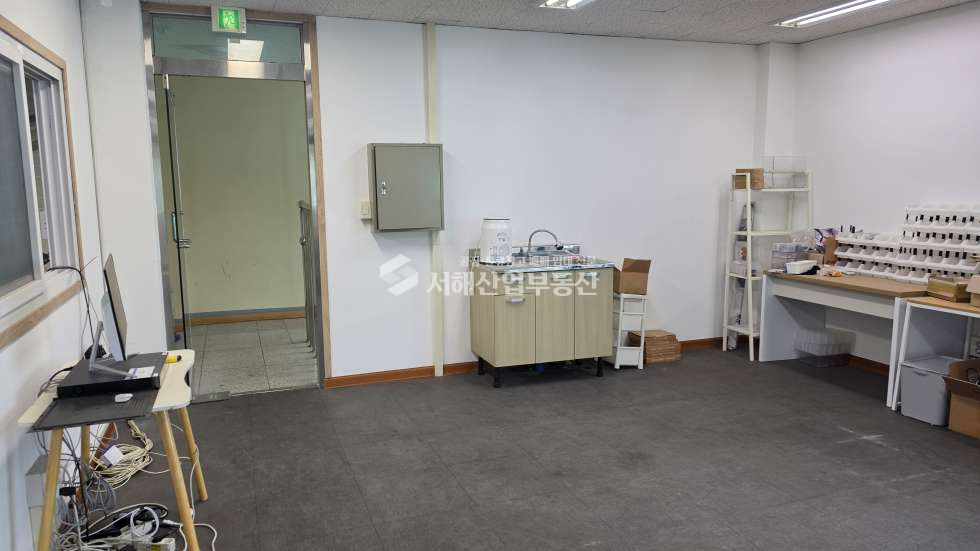 인천 서해구 석남동 2동 실사잔참조, 창고, 1층83평, 2층19평, 층고8m, 사무실에어컨 월세 매물번호 10622 사진 5
